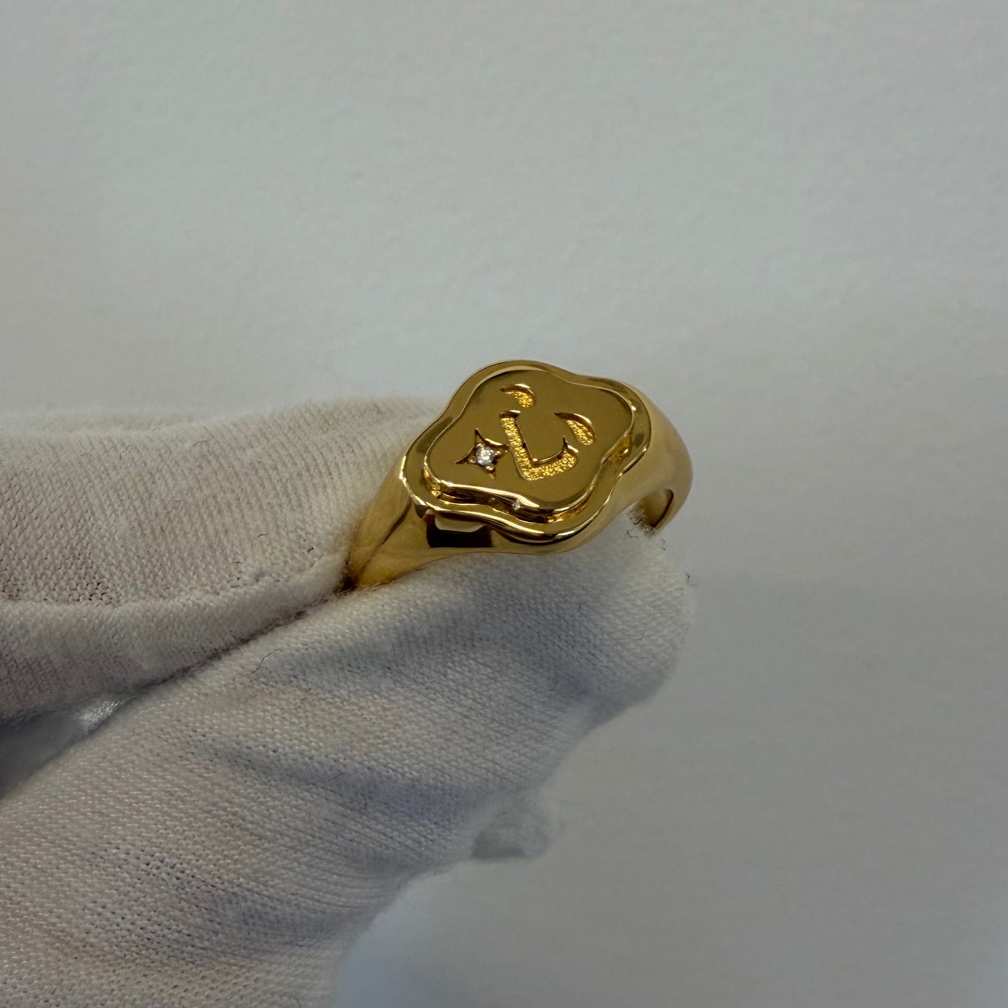 IMPERFECT: Shining Heart Signet Ring Size 9 Gold