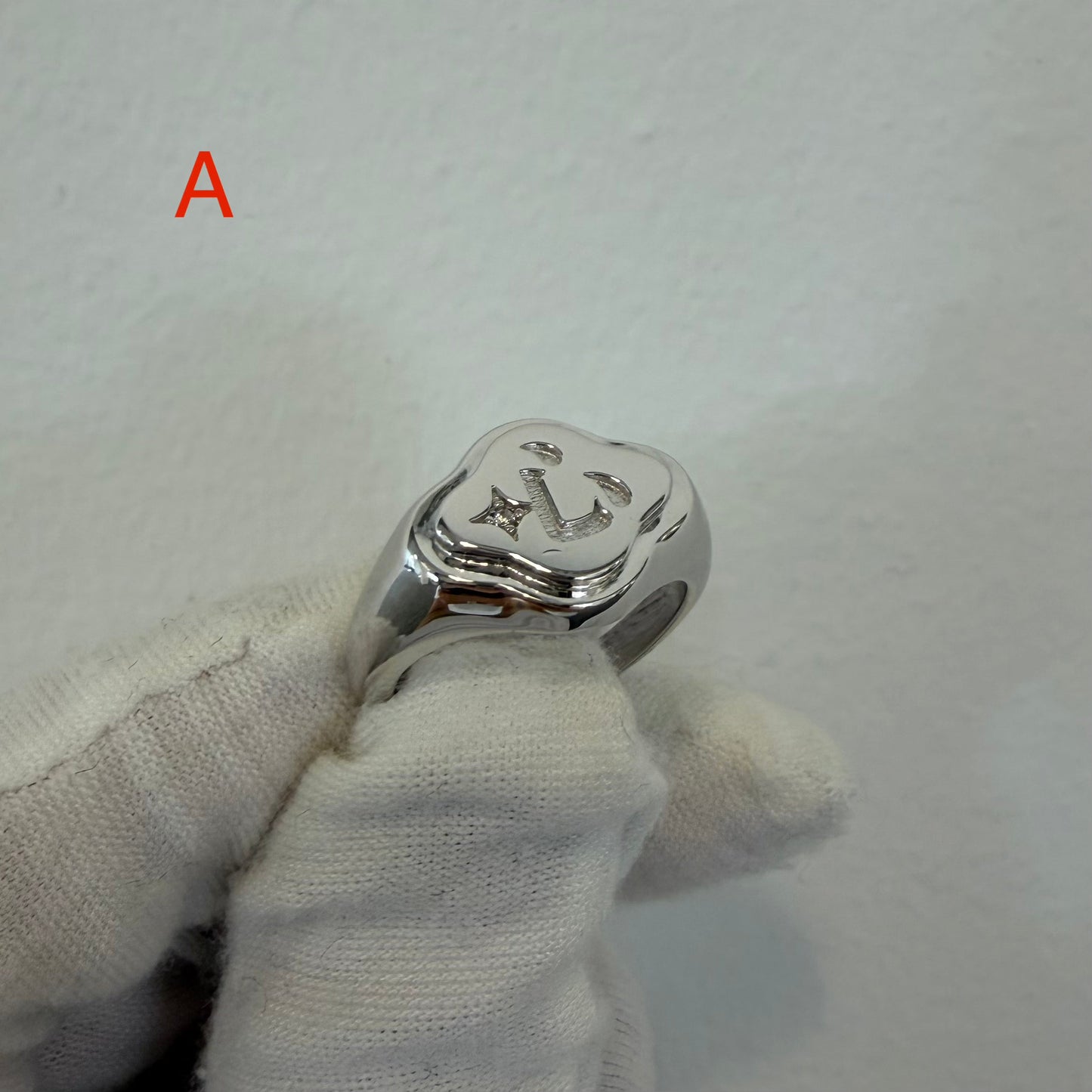 IMPERFECT: Shining Heart Signet Ring Size 5 Silver