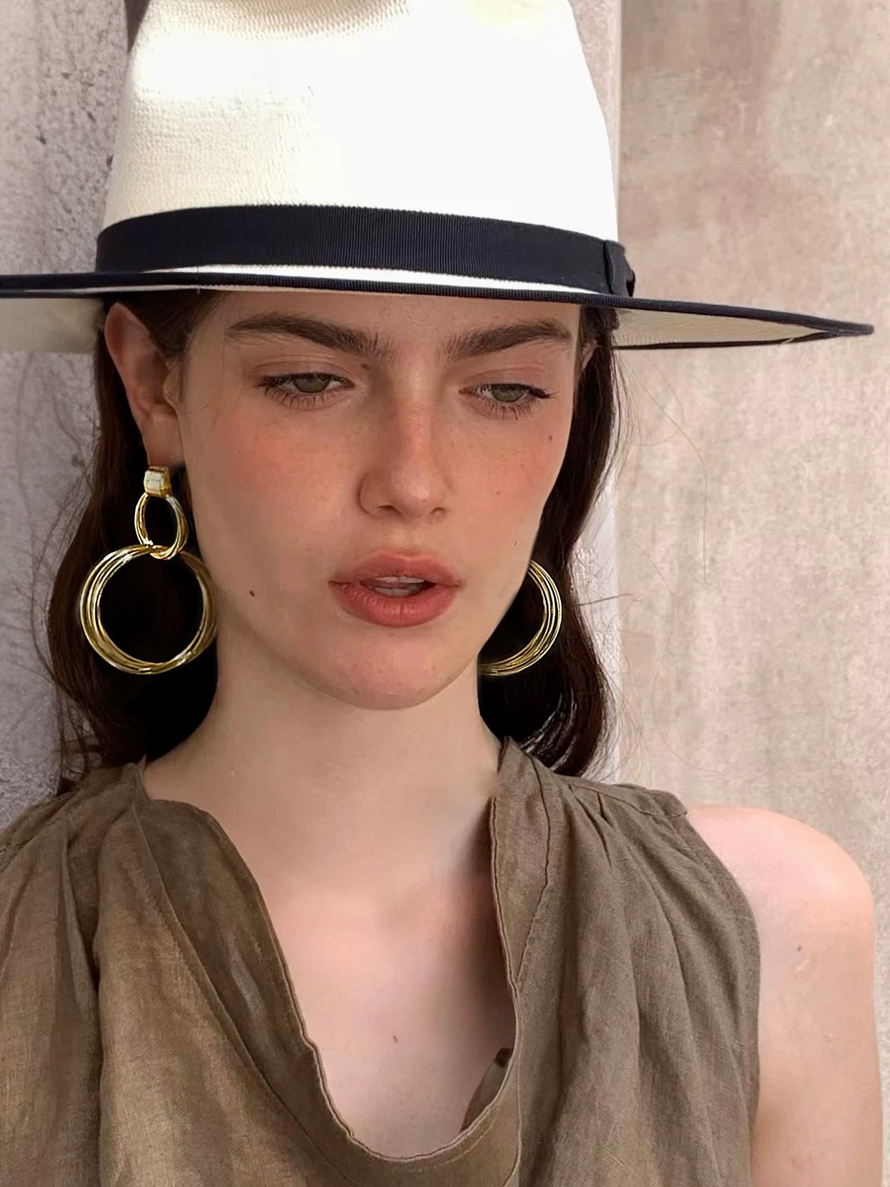 Retro-style metal hoop earrings