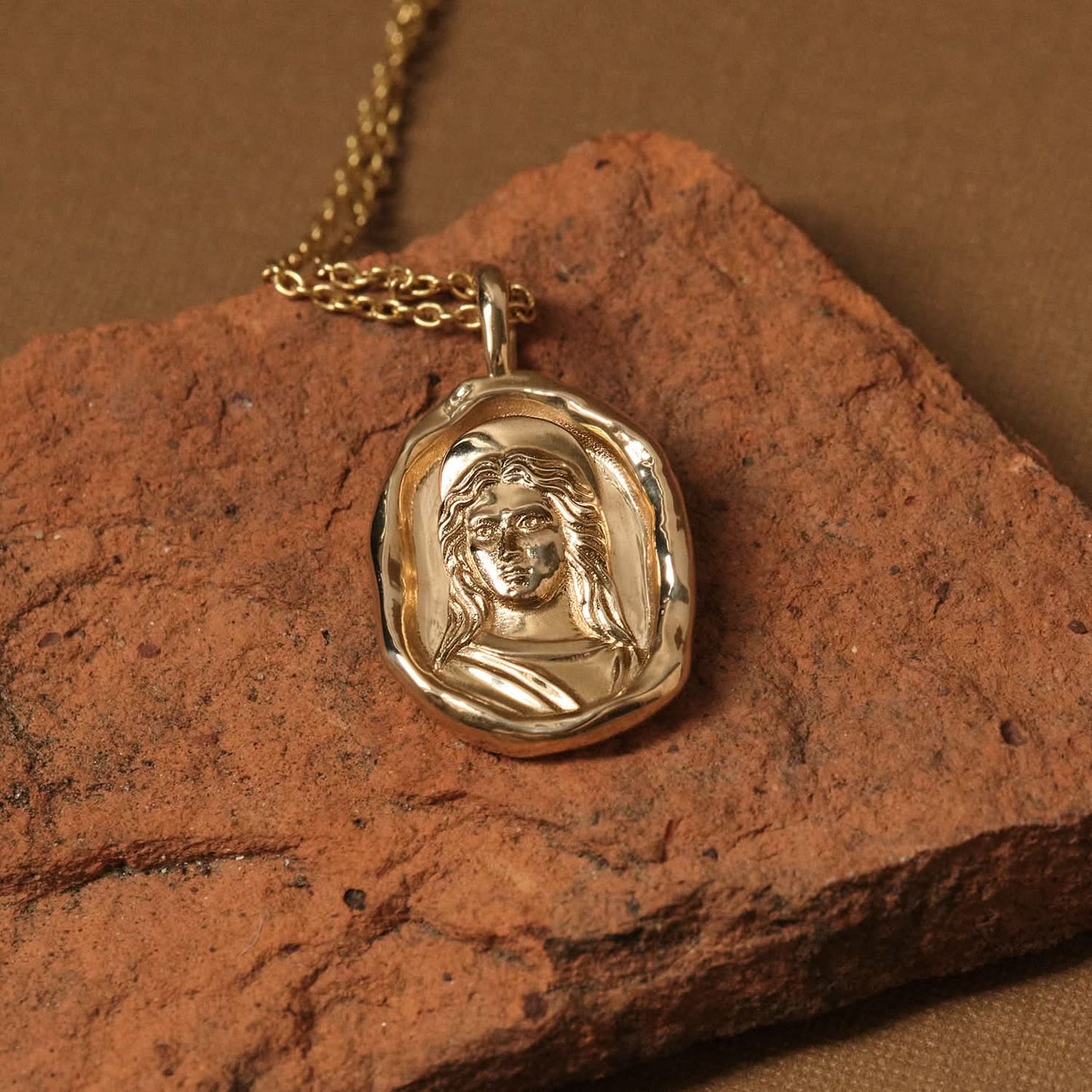 Clytemnestra Pendant