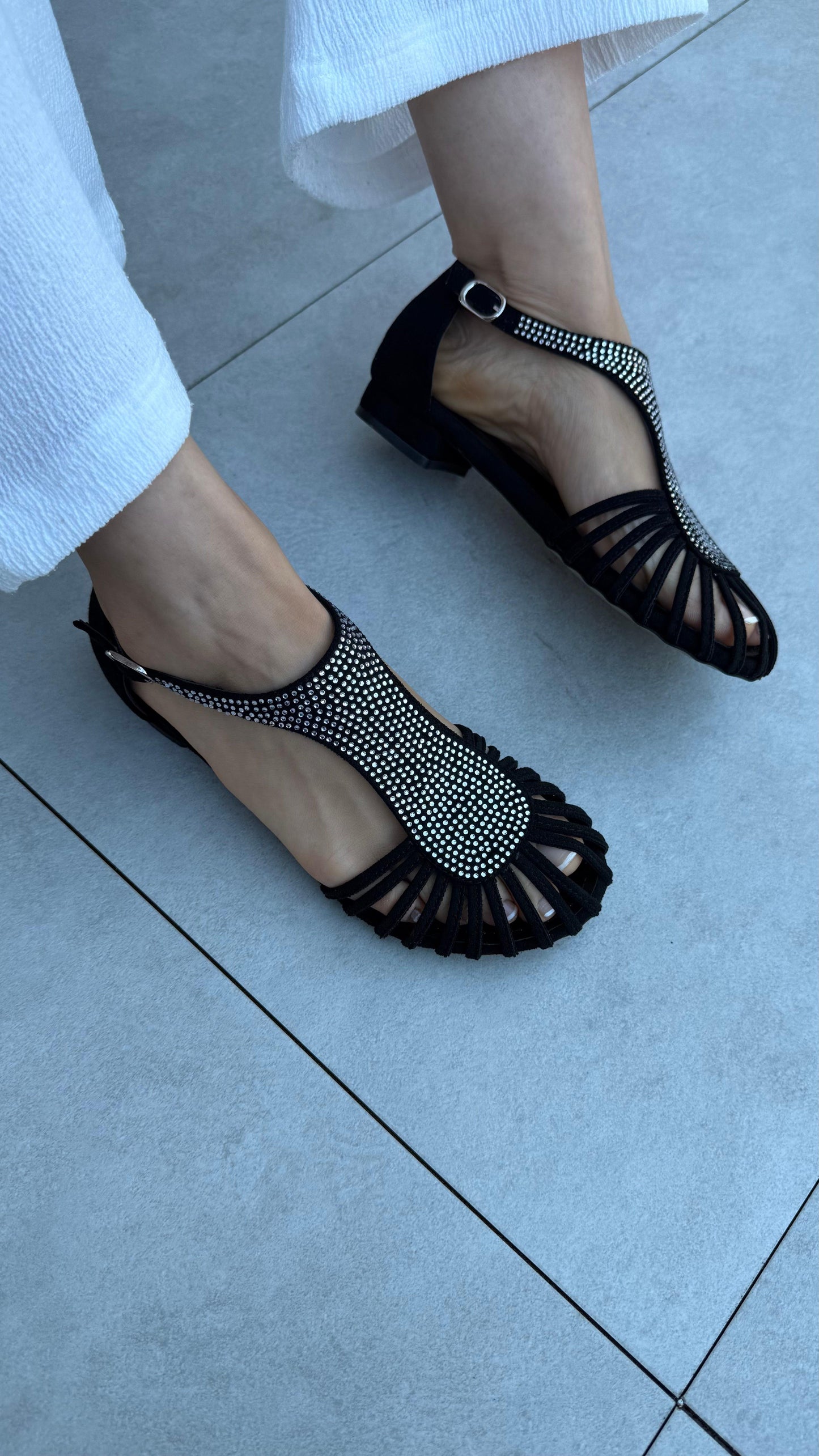 STONE DETAILS MINI SANDALS