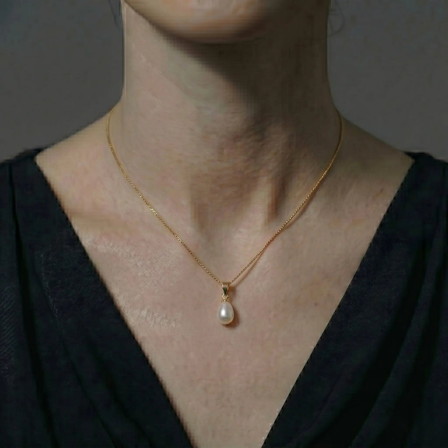 18K Solid Gold Teardrop Pearl Pendant Necklace 6-7mm